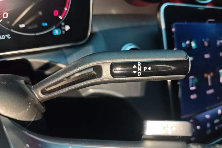 Used Mercedes-Benz C-Class 2023 Revised C 200 L Sport Edition Gear Lever