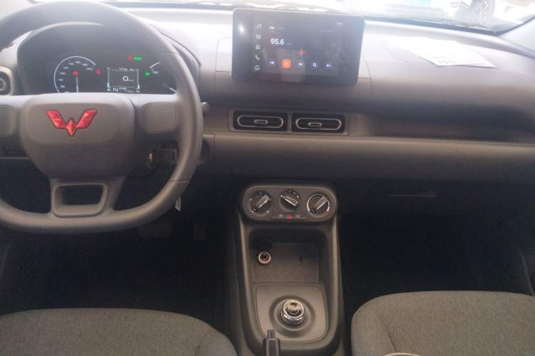 Used Wuling Hongguang New Energy 2025 Extended-Range Hybrid 50 km Standard Version Audio And AC Panel