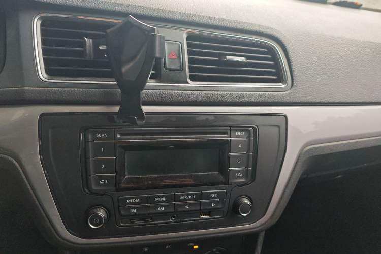 Used Volkswagen Lavida 2017 1.6L Manual Fashion Edition
