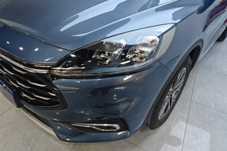 Used Ford Escape 2020 EcoBoost 245 Two-Wheel-Drive Titanium Edition Left Front Headlight