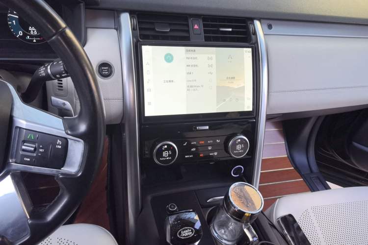 Used Land Rover Discovery 2021 360 PS R-Dynamic SE Audio And AC Panel