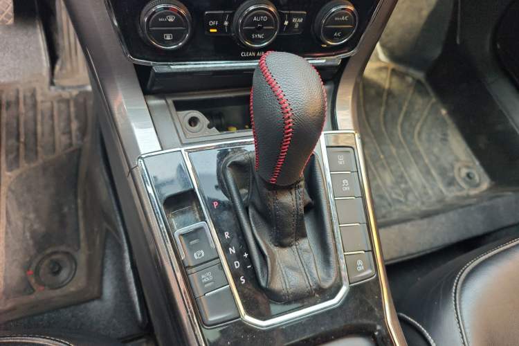 Used Volkswagen Passat 2016 330TSI DSG Luxury Edition Gear Lever