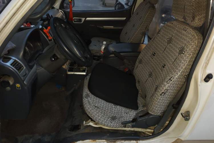 Used Foton Scenic 2014 2.0L Express Classic Long-Wheelbase Low-Roof 4Y20M Left Front Seat