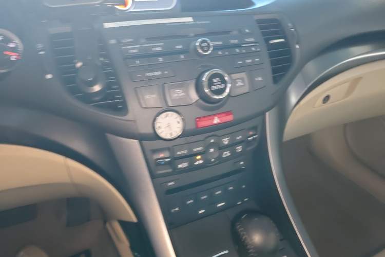 Used Honda Spirior 2013 2.4L Luxury Edition Audio And AC Panel