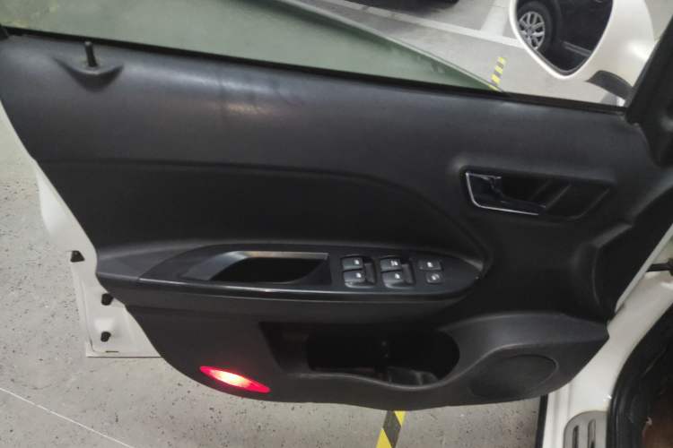 Used JAC Tongyue RS 2012 Cross 1.3L Manual Luxury Model
