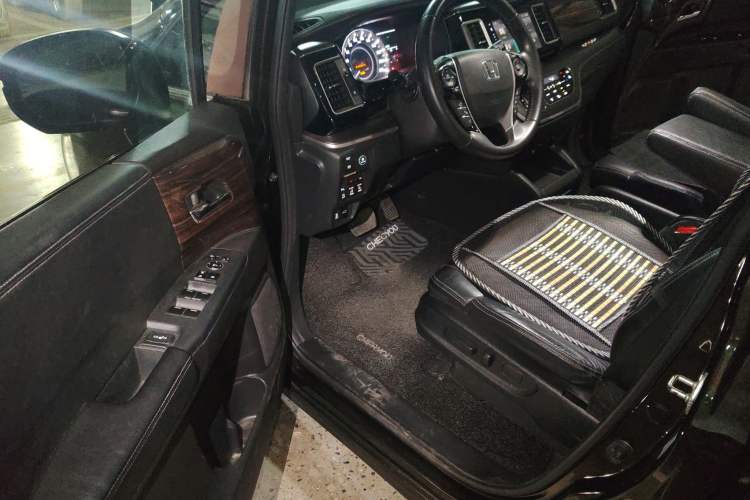 Used Honda Elysion 2016 2.4L Luxury Edition
