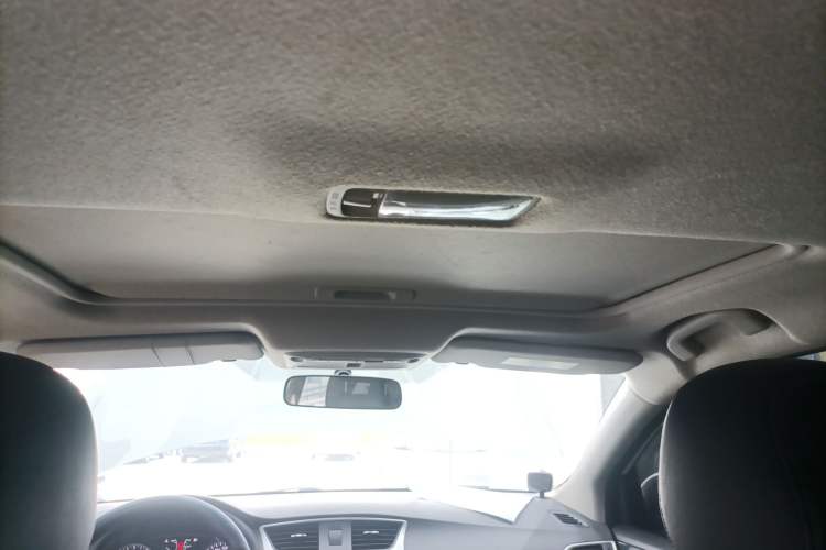 Used Nissan Sylphy 2019 1.6XV CVT Smart Connect Luxury Edition China VI Standard Headliner