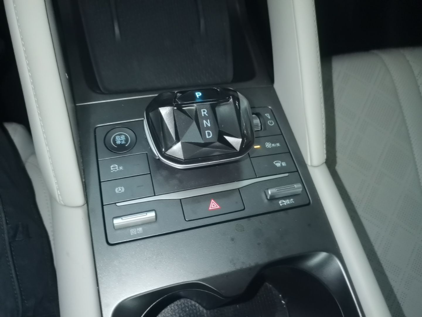 BYD Yuan UP 2024 401 km Active Version — снимка 16