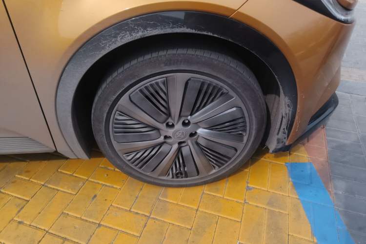 Used Toyota bZ5 2025 Model 550 PRO Right Front Wheel Hub