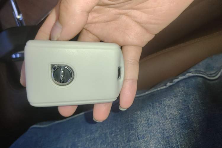 Used Volvo XC90 2024 B6 Zhiyi Luxury 7-Seater Vehicle Key