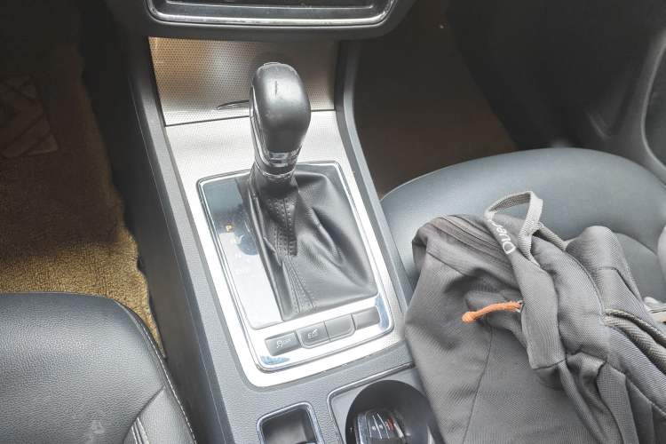 Used Roewe i6 2020 PLUS 1.6L CVT 4G Connected Glory Flagship Edition