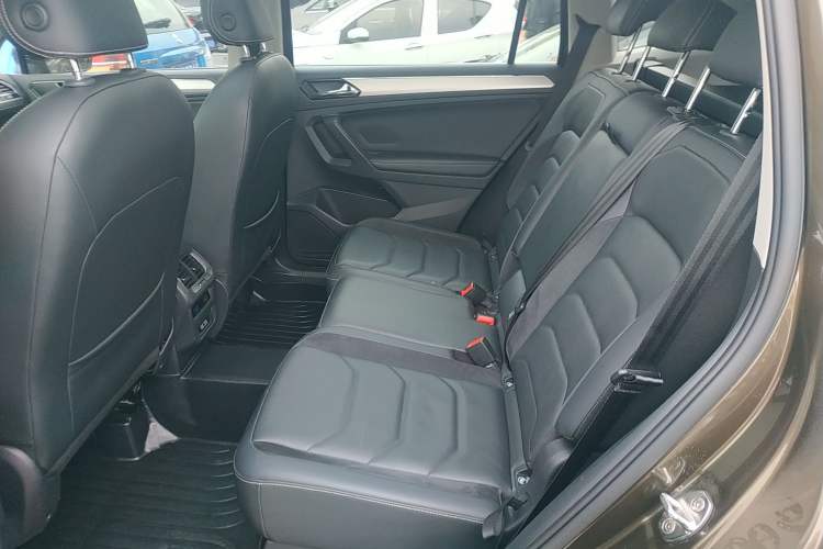 Used Volkswagen Tiguan L 2017 330TSI Automatic Two-Wheel Drive Luxury Edition Left Rear Seat