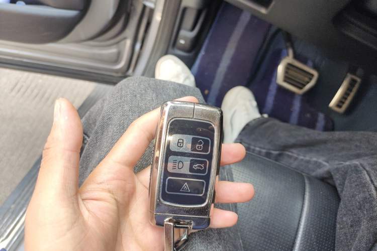 Used Land Rover Discovery 2020 3.0 SC V6 30th Anniversary Special Edition Vehicle Key