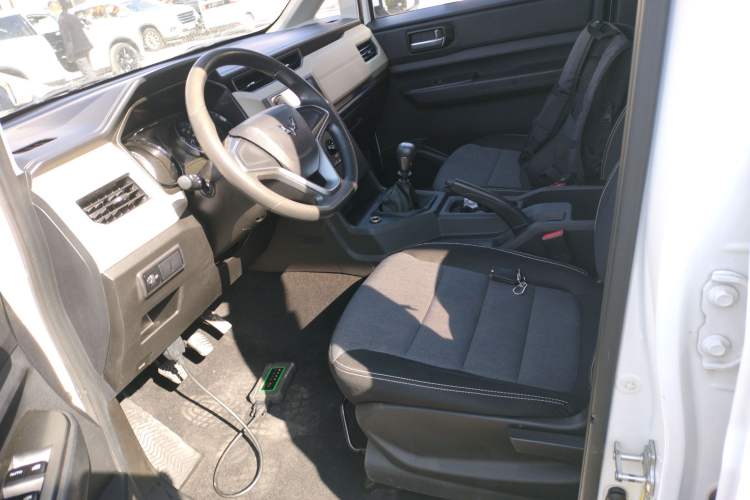 Used Wuling Hongguang PLUS 2019 1.5T Manual Comfort Version 7 Seats