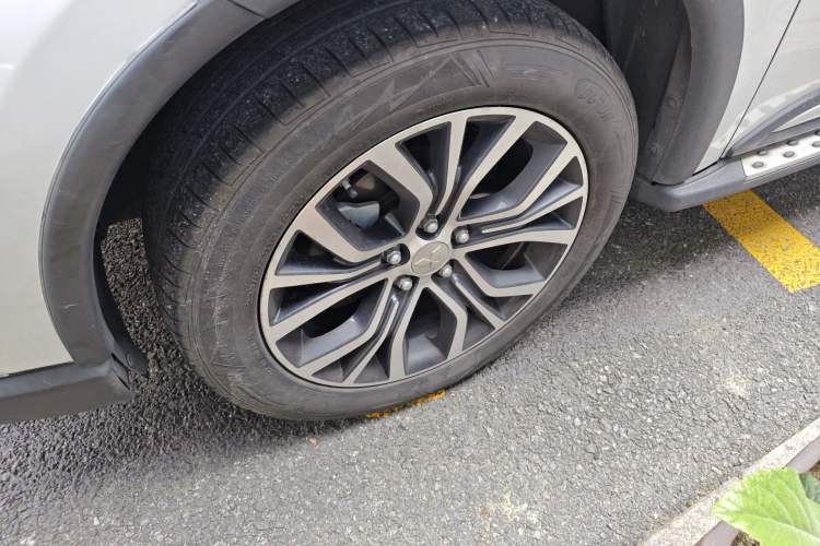 Used Mitsubishi Outlander 2018 2.0L Two-Wheel Drive Glory Edition 5 Seats Left Front Wheel Hub