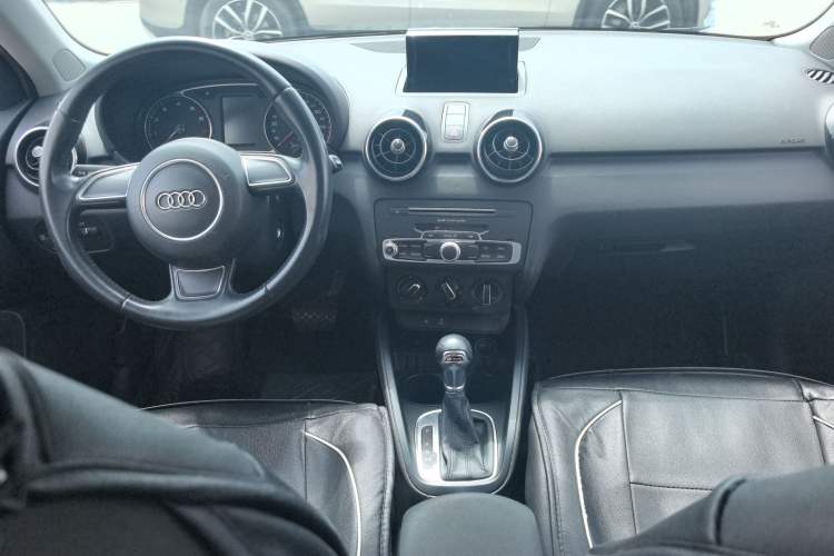 Used Audi A1 2016 30 TFSI Sportback Design Fashion Edition Interior 2