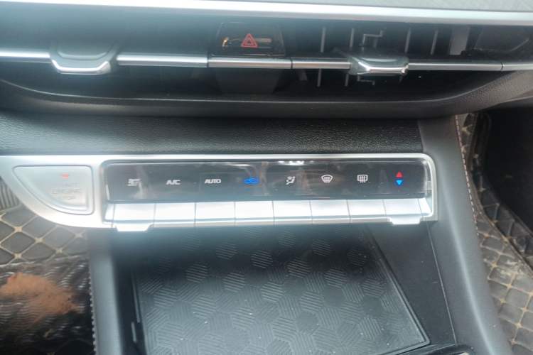 Used CHANGAN Eado 2023 Changan Edition PLUS Blue Whale NE 1.4T GDI DCT Prestige Version Audio And AC Panel