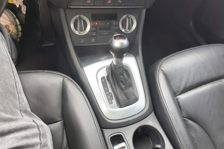 Used Audi Q3 2015 35 TFSI Comfort Model Gear Lever