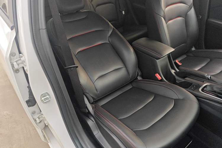 Used Chevrolet Monza 2019 RS 330T Automatic Sporty Edition China VI Standard Right Front Seat