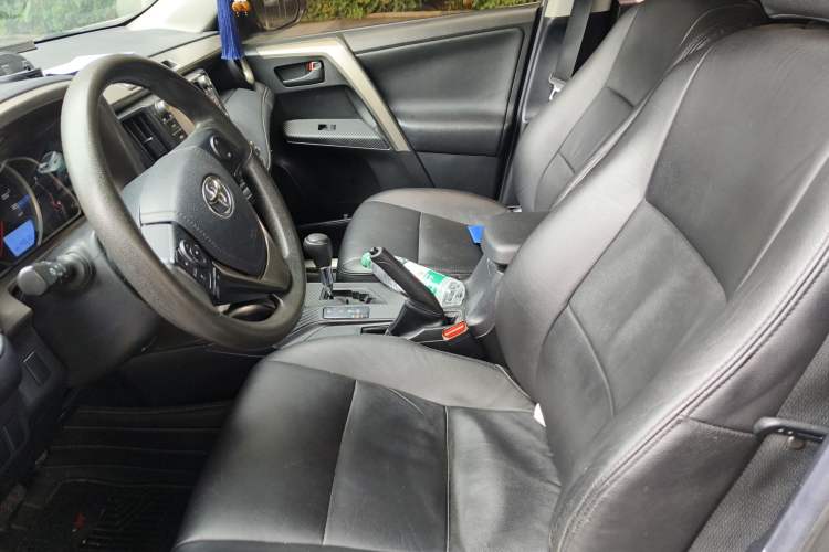 Used Toyota RAV4 2015 2.0L CVT Two-Wheel Drive Fashion Edition