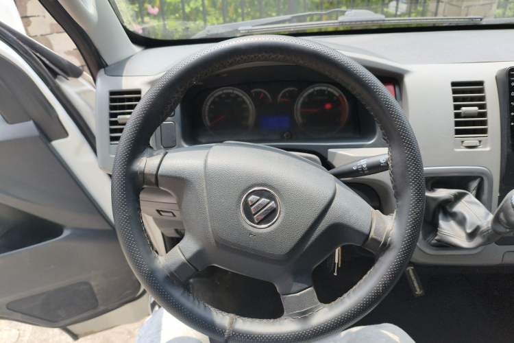 Used Foton Scenic G7 2017 2.0L Short-Wheelbase Commercial Van High Roof 6-Seater 4Q20M