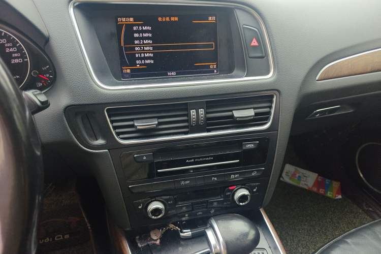Used Audi Q5 2013 40 TFSI Comfort Edition Audio And AC Panel
