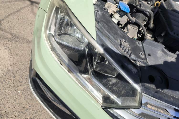 Used Volkswagen C-TREK 2017 1.6L Automatic Luxury Model Right Front Headlight