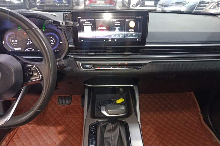 Used Geely Auto Emgrand 2022 4th Generation 1.5L CVT Luxury Model Audio And AC Panel