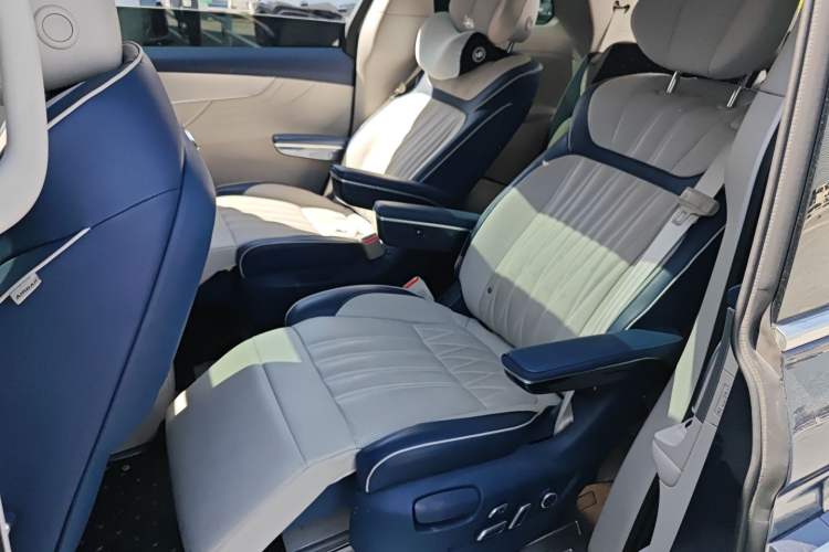 Used Roewe iMAX8 2022 400TGI Prestige Edition Left Rear Seat