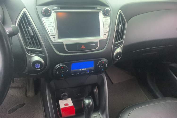 Used Hyundai ix35 2013 2.0L Automatic Two-Wheel Drive Smart GLS China IV Standard
