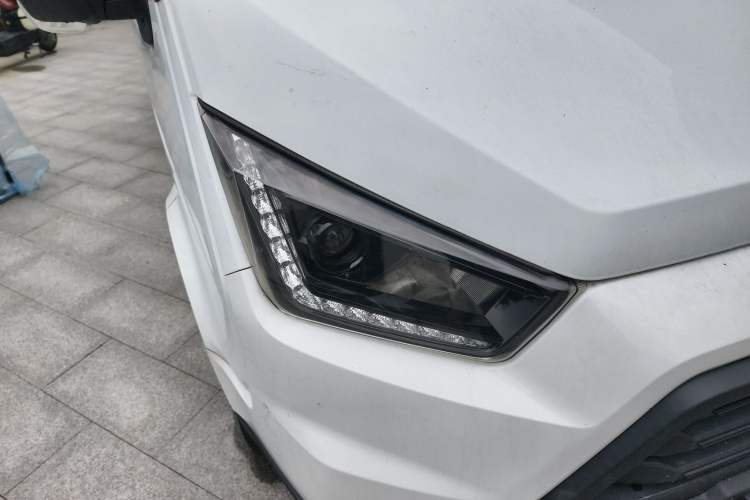 Used JMC Transit 2019 2.8T Commercial Version Long Wheelbase Mid-Roof 6-Seater Rear Single Tire China VI Emission Standard – JX493
