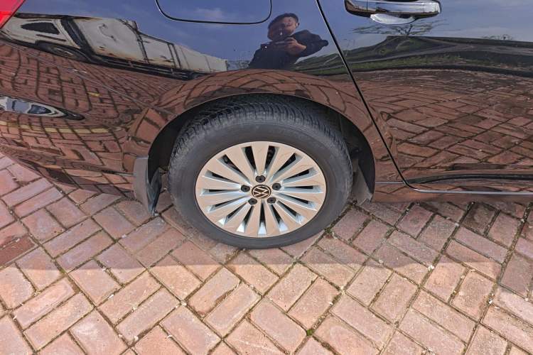 Used Volkswagen Lavida 2021 1.5L Automatic Comfort Edition Right Rear Wheel Hub