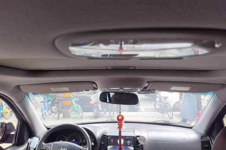 Used Hyundai Santa Fe Classic 2011 2.4 Comfort Edition 7-Seater Two-Wheel Drive