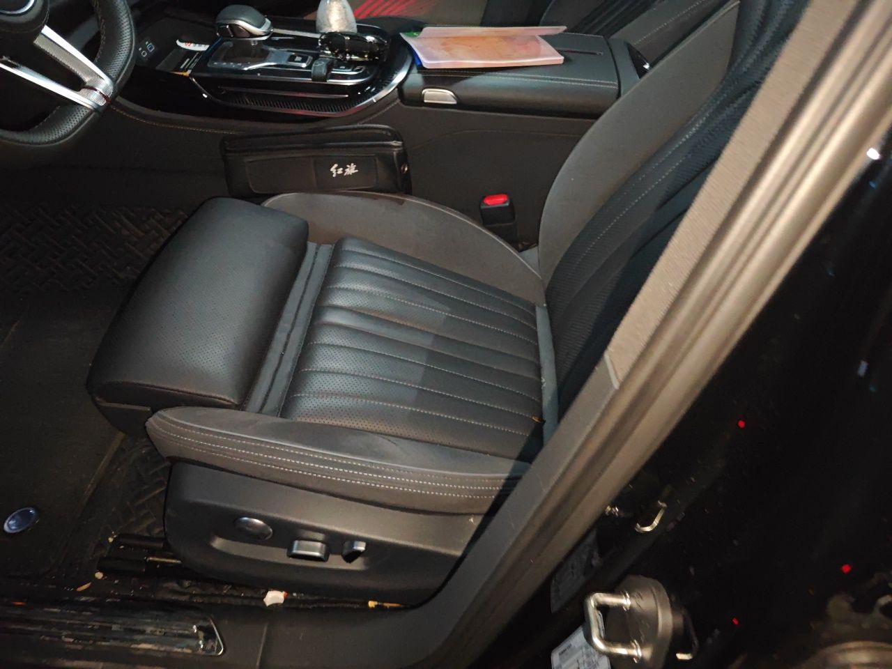 Hongqi H9 2025 Model Facelifted 2.0T Two-Wheel Drive Flag-Style Private Enjoyment Fashion Edition, 5 Seats - Chinese Trim Xiang — снимка 12