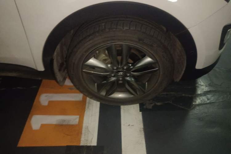 Used Hyundai Grand SantaFe 2013 3.0L 7-Seater 4x4 Flagship Edition Right Front Wheel Hub