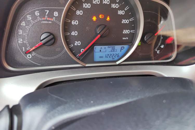 Used Toyota RAV4 2015 2.0L CVT Two-Wheel Drive Fashion Edition Odometer Close Up