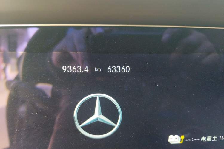 Used Mercedes-Benz E-Class New Energy 2022 Restyled E 350 e L Plug-in Hybrid Sports Sedan Odometer Close Up