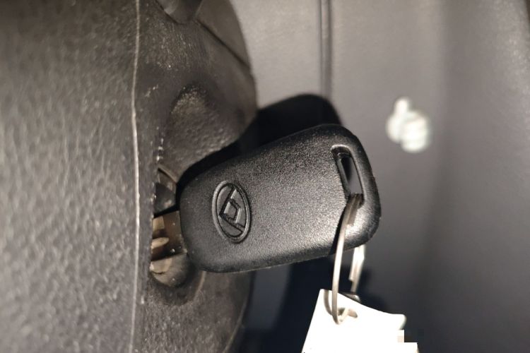 Used SAIC MAXUS Xintu V80 2019 2.5T Classic Model 6-Speed Manual Aotong Long Wheelbase Mid-Height 7-Seater
