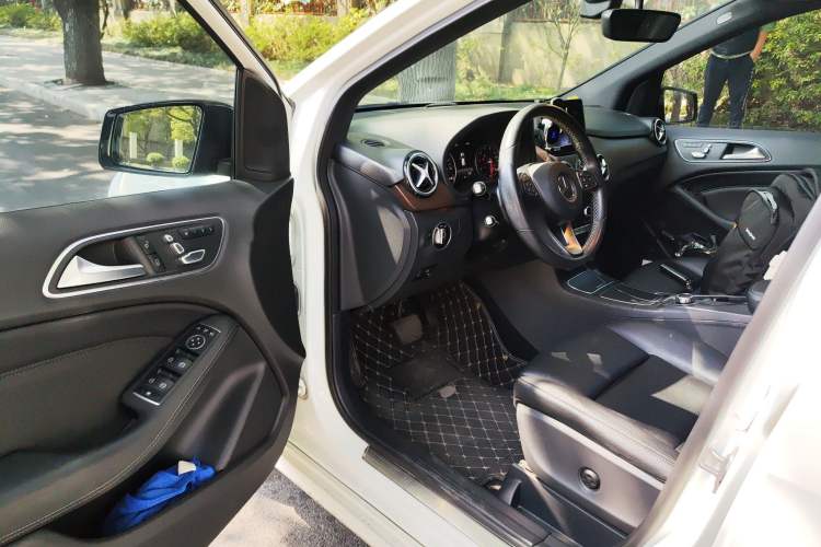 Used Mercedes-Benz B-Class 2017 B 200 Luxury Model