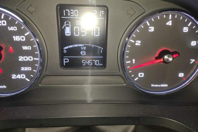 Used Roewe i6 2019 PLUS 1.6L CVT 4G Connected Flagship Deluxe Edition