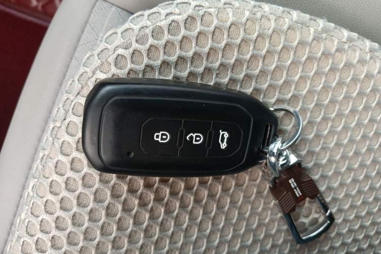 Used Ford Transit 2023 2.0T Diesel Automatic Commercial & Travel Version Mid-axle Low-roof Design 7/8/9-Seater
