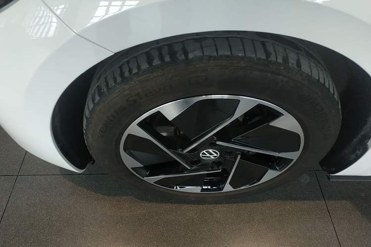 Used Volkswagen ID.3 2024 Outstanding Edition Left Front Wheel Hub