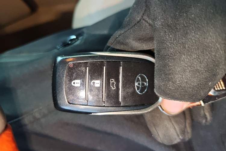 Used Toyota Land Cruiser 2012 4.6L Automatic VX-R
