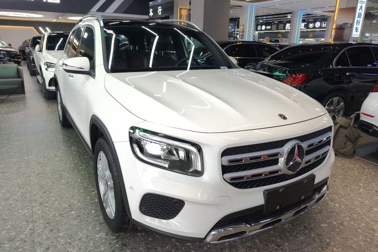 Used Mercedes-Benz GLB 2022 GLB 200 Dynamic Edition Front Right 45 Deg