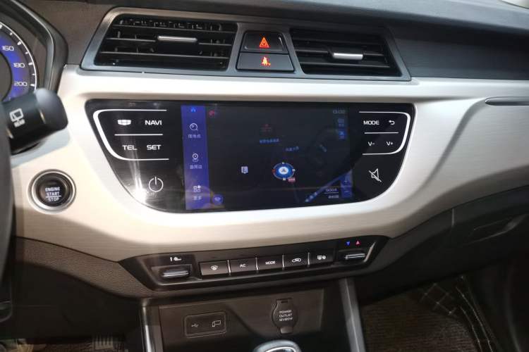 Used Geely Auto Vision X3 2020 1.5L CVT Luxury Model Audio And AC Panel