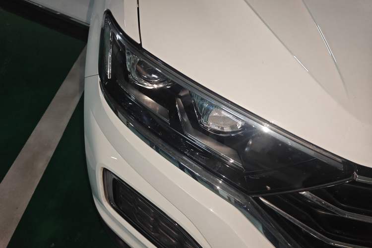 Used Volkswagen T-ROC 2019 230TSI DSG Two-Wheel-Drive Advanced Version China VI Standard Right Front Headlight