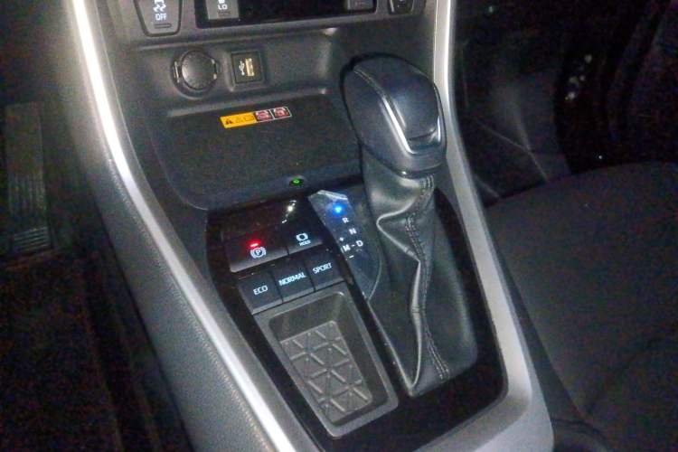 Used Toyota RAV4 2024 2.0L CVT Two-Wheel Drive Fashion Plus Edition Gear Lever