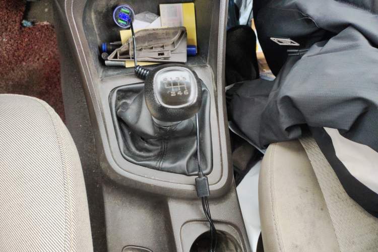 Used Wuling Hongguang V 2022 1.5L Jingqu Version Hydraulic Power Steering LAR Gear Lever