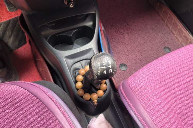 Used Nissan Livina 2013 1.6XE Manual Comfort Edition Gear Lever