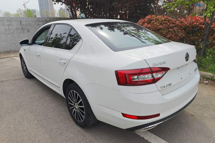 Used Skoda Octavia 2018 TSI230 DSG Luxury Edition Rear Left 45 Deg